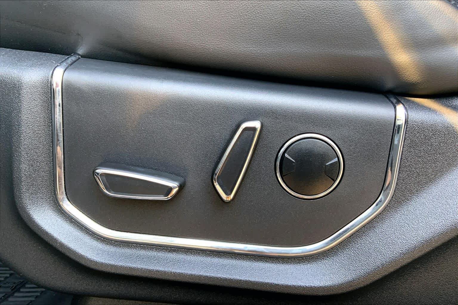 Used 2023 Iconic Silver Metallic Ford Platinum image 36