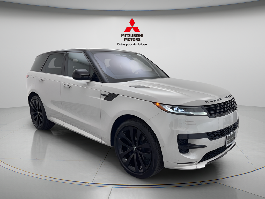 Used 2023  Land Rover SE Dynamic image 3