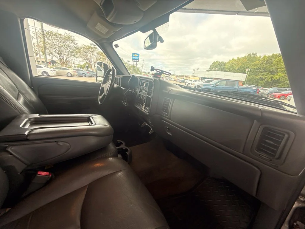 Used 2007 Graystone Metallic Chevrolet LT image 20