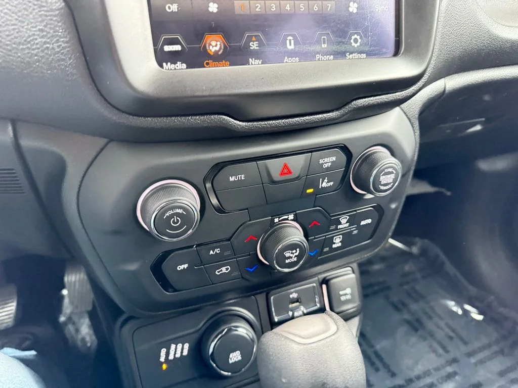 Used 2021 Gray Jeep Latitude image 31