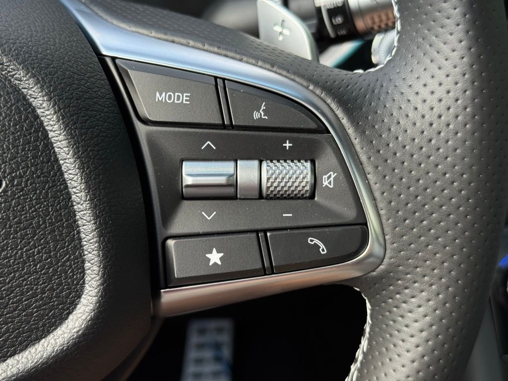 2025 GENESIS G70 Standard - Photo 28