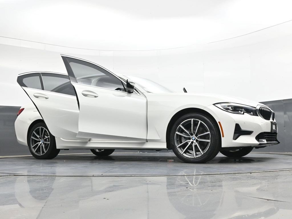 Used 2019 Alpine White BMW 330i xDrive image 27