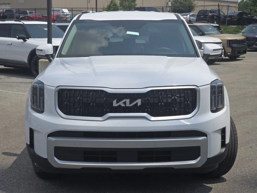 Used 2024 White Kia LX image 11