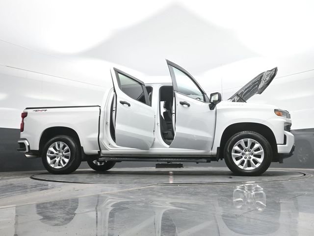 Used 2021 White Chevrolet Custom image 31