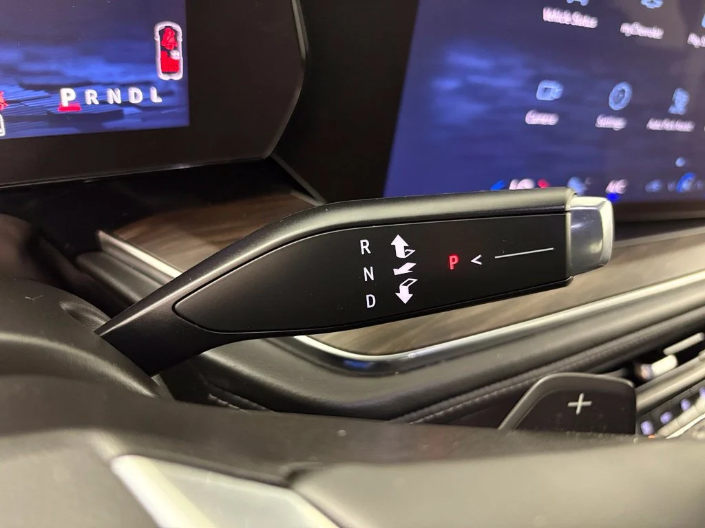 Used 2025 Gray Chevrolet Z71 image 27