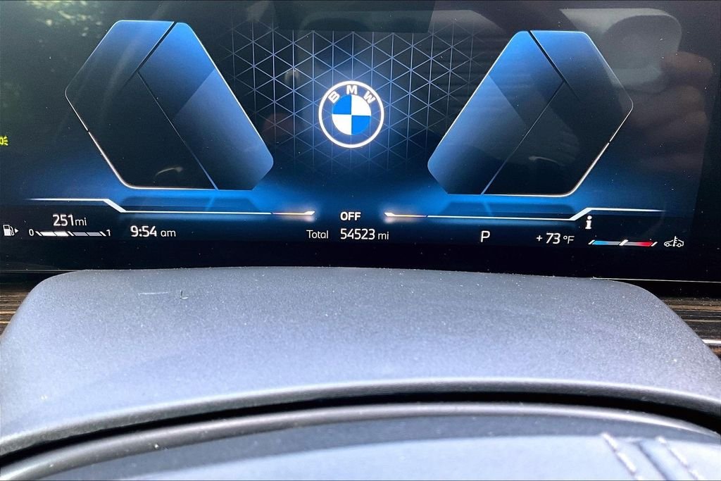 Used 2025 White BMW xDrive40i image 22