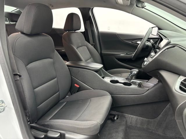 Used 2024 Summit White Chevrolet LT image 31