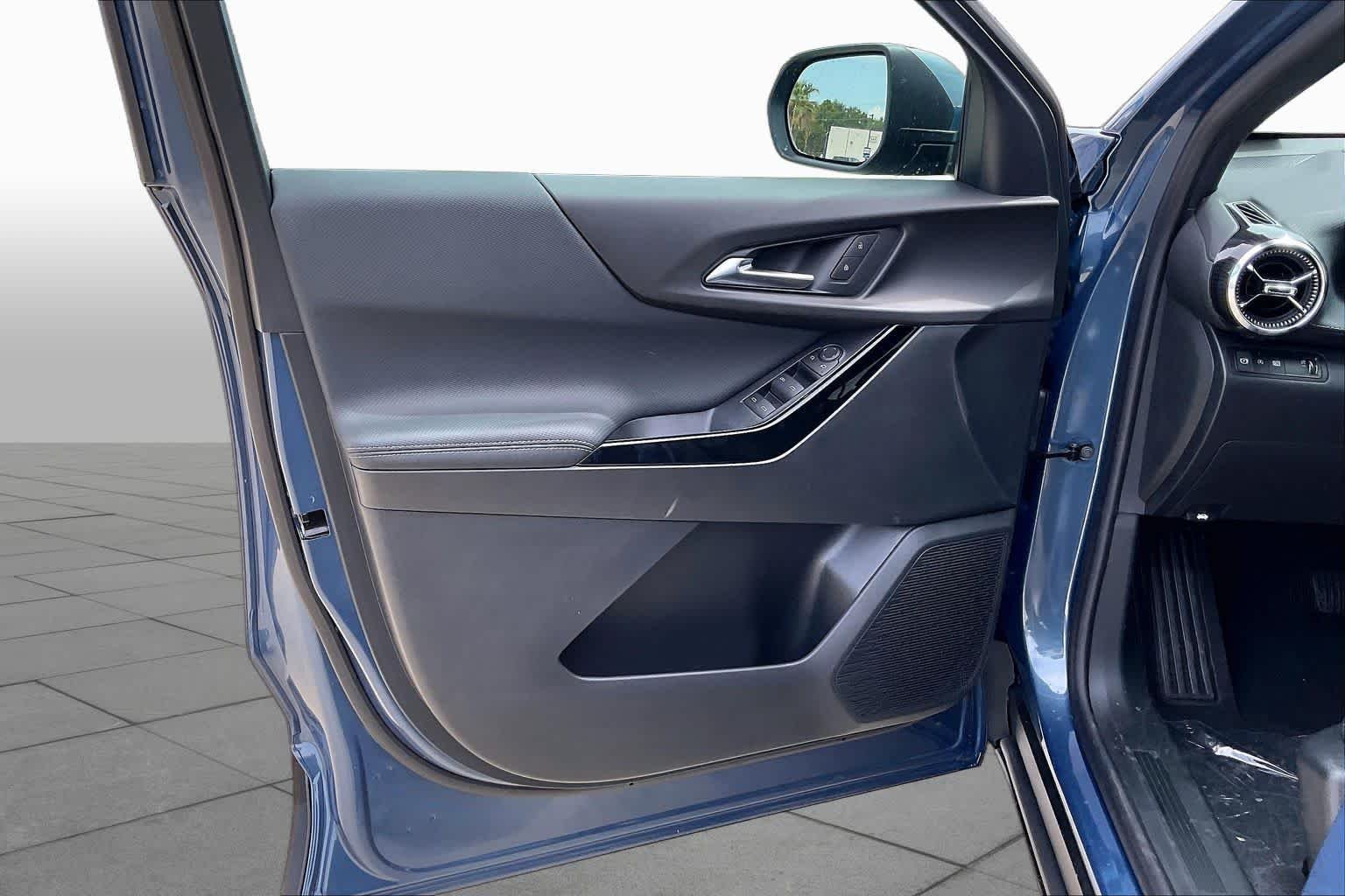 2027 Chevrolet Equinox LT - Photo 11
