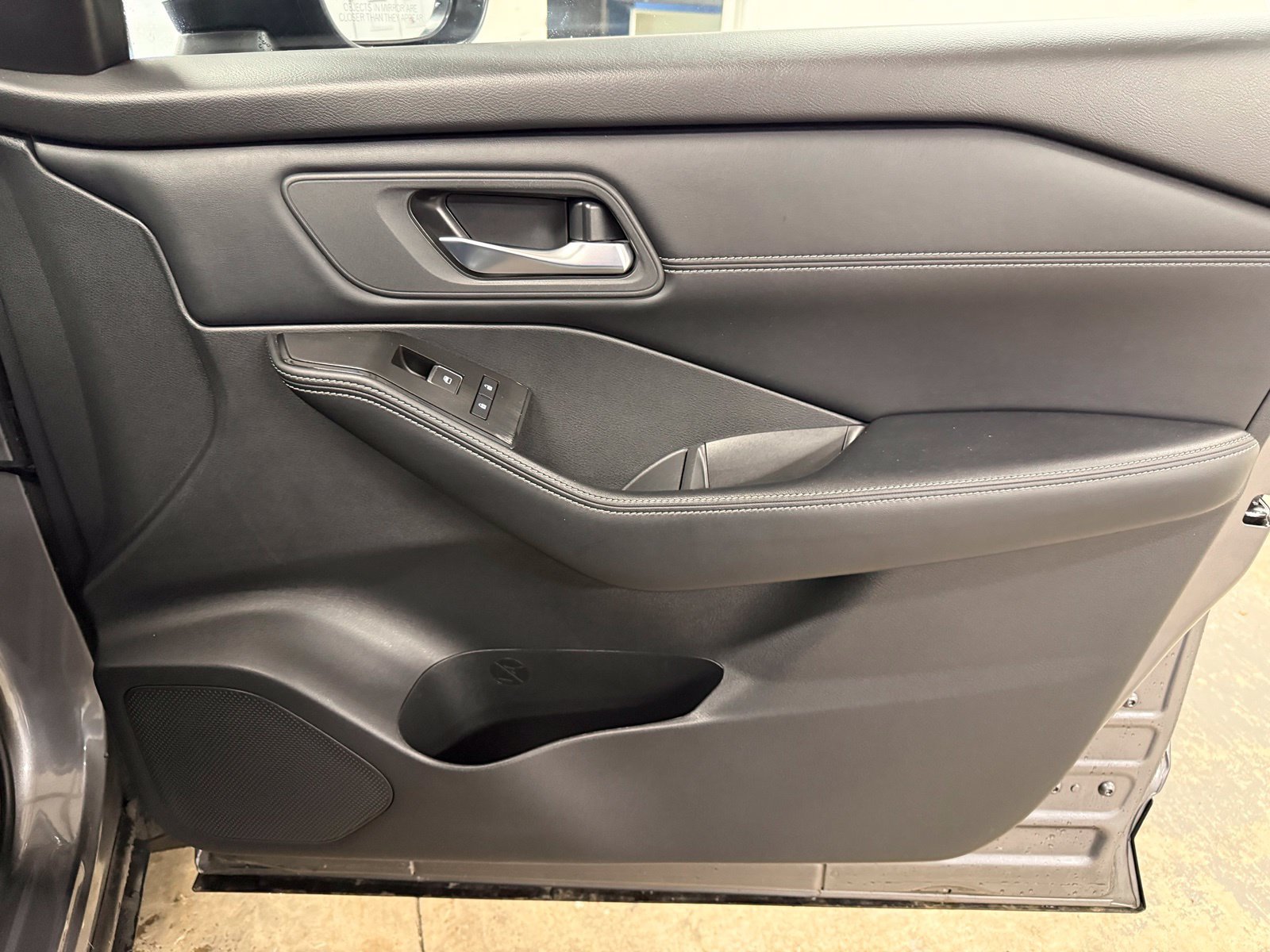 Used 2025 Gray Nissan SL image 27