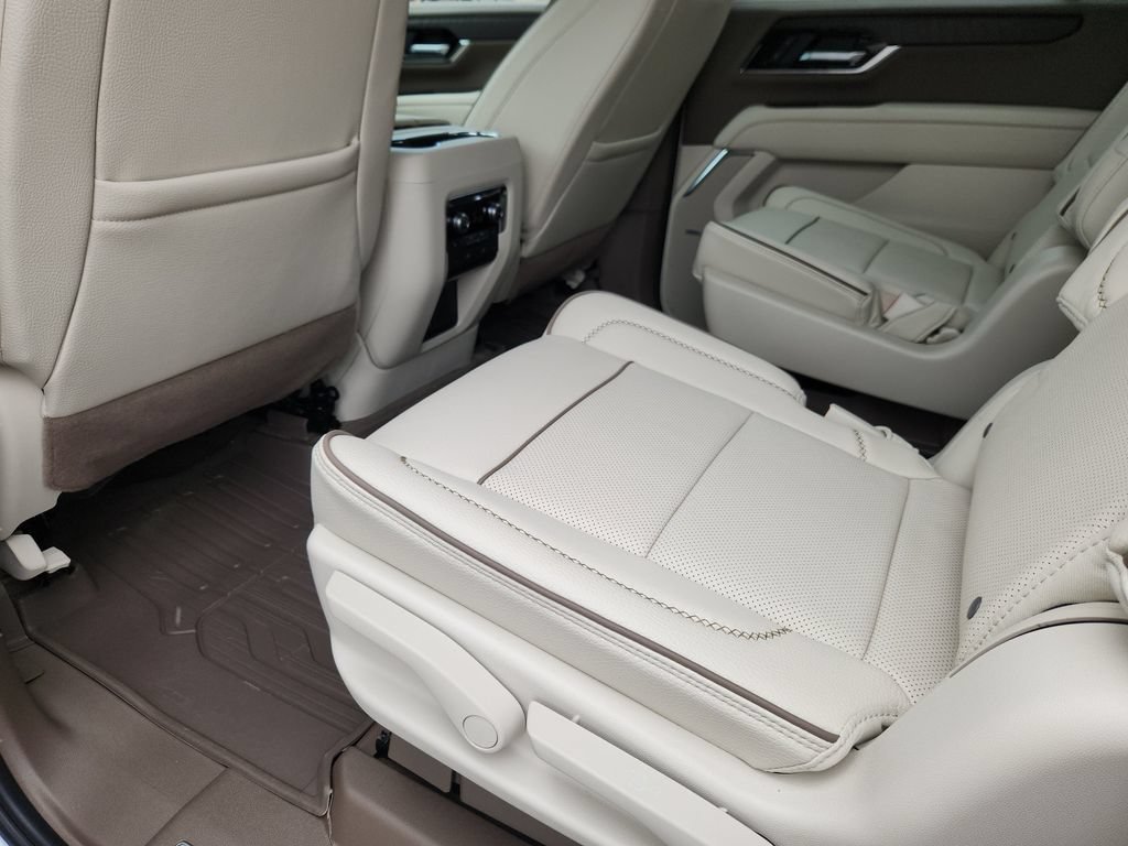 2026 GMC Yukon XL Denali - Photo 9