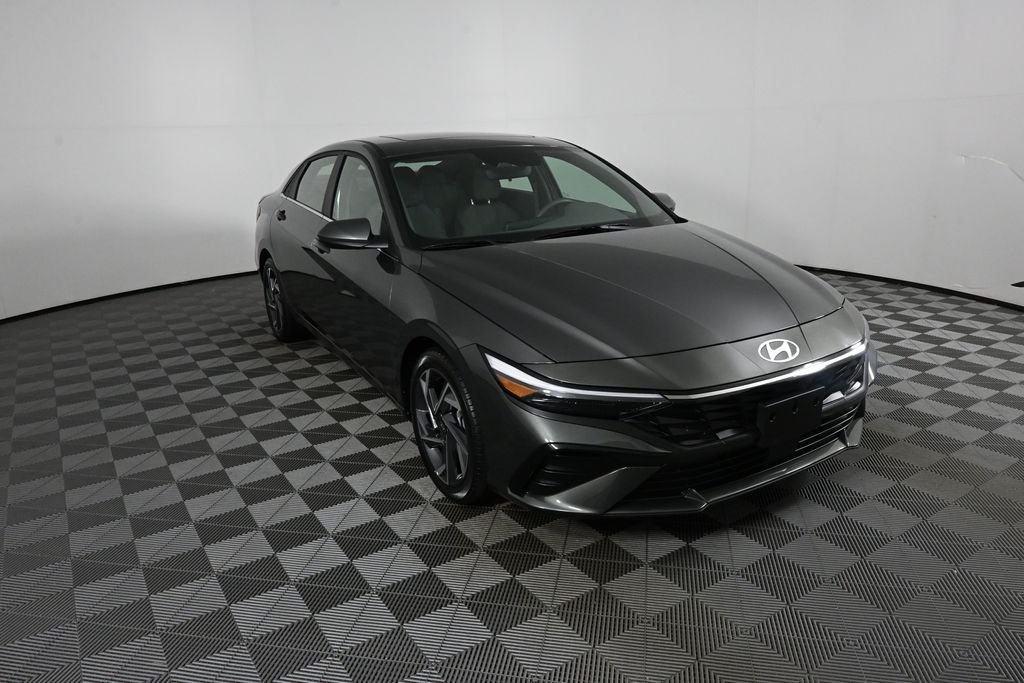 Used 2024 Gray Hyundai SEL image 23