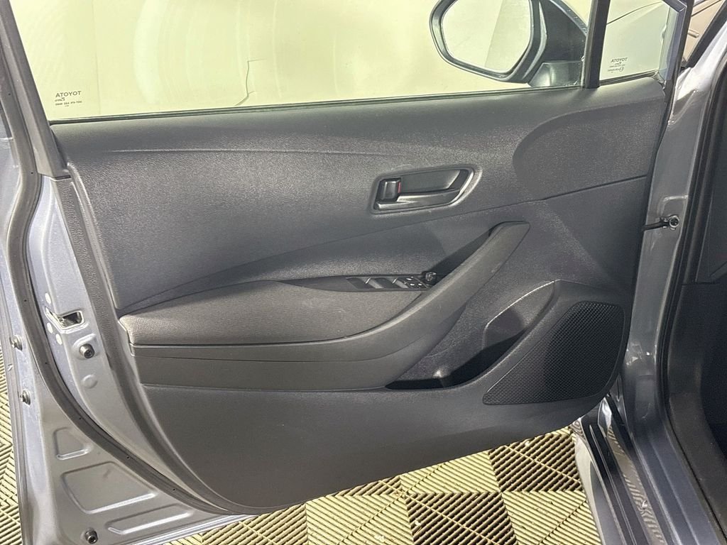 Used 2025  Toyota LE image 10