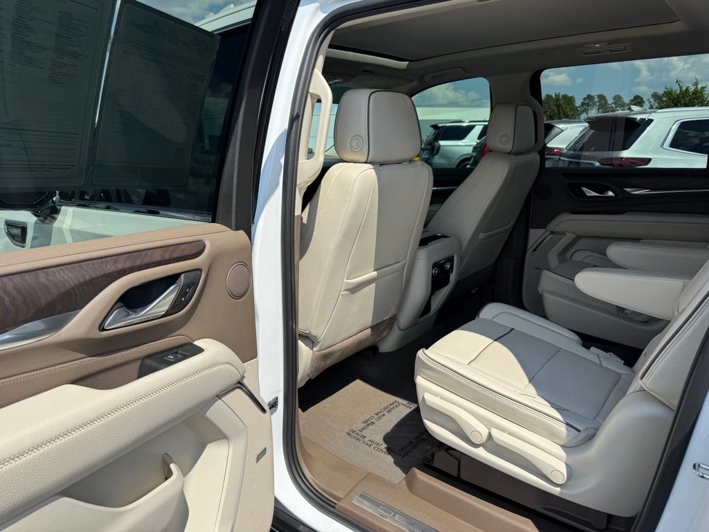Used 2024 White GMC Denali image 39