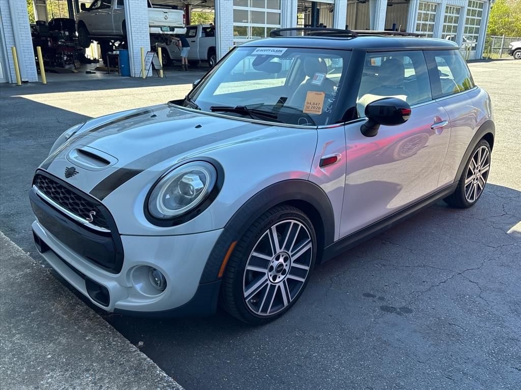 Used 2020 White MINI Classic image 2