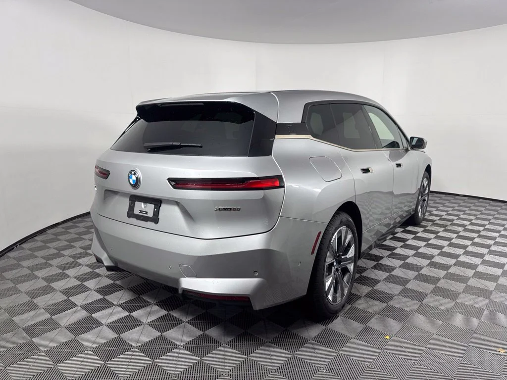Used 2026 Silver BMW xDrive60 image 5