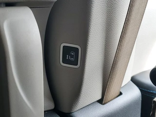 Used 2021 Bright White Cl Chrysler Touring image 25
