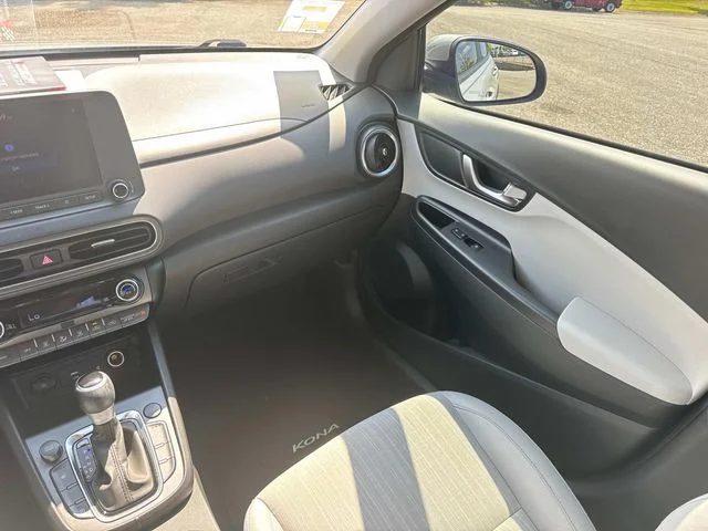 Used 2022 Silver Hyundai SEL image 17