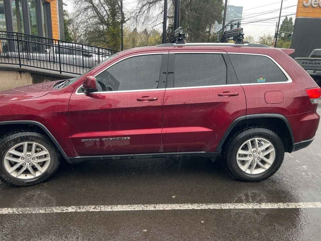 Used 2018 Red Jeep Laredo E image 2