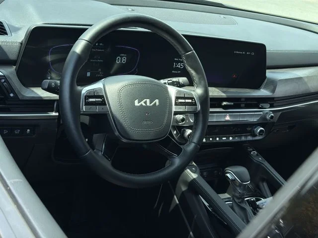Used 2025 Black Kia EX X-Line image 17