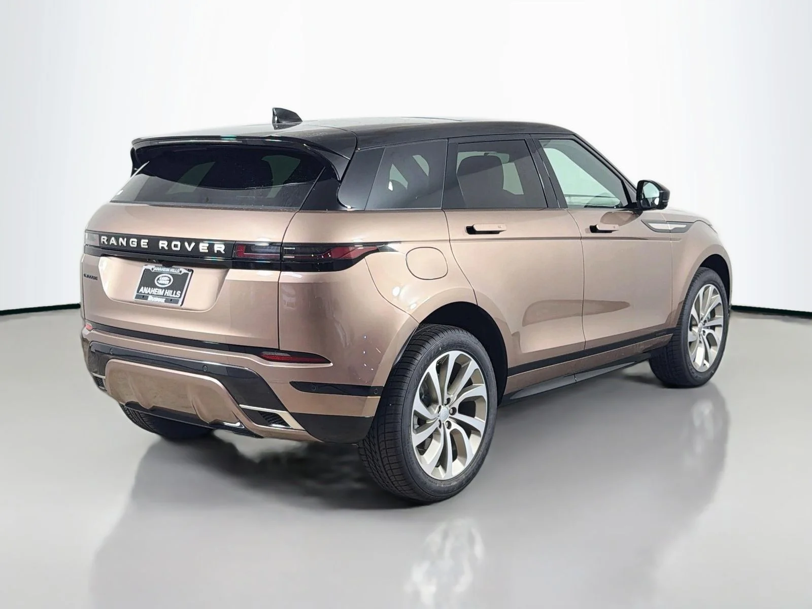 New 2026 Corinthian Bron Land Rover Hoxton Edition image 5