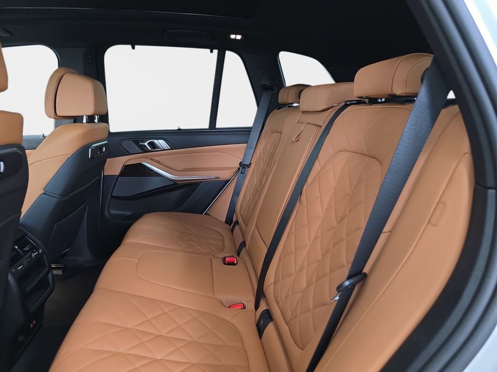New 2026 Mineral White Metallic BMW xDrive40i image 9