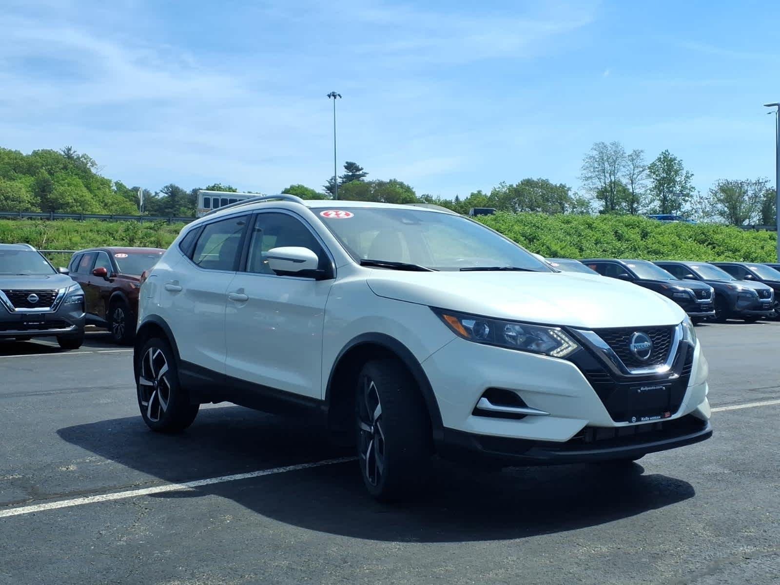 Certified Used 2022 Pearl White Tricoat Nissan SL image 3