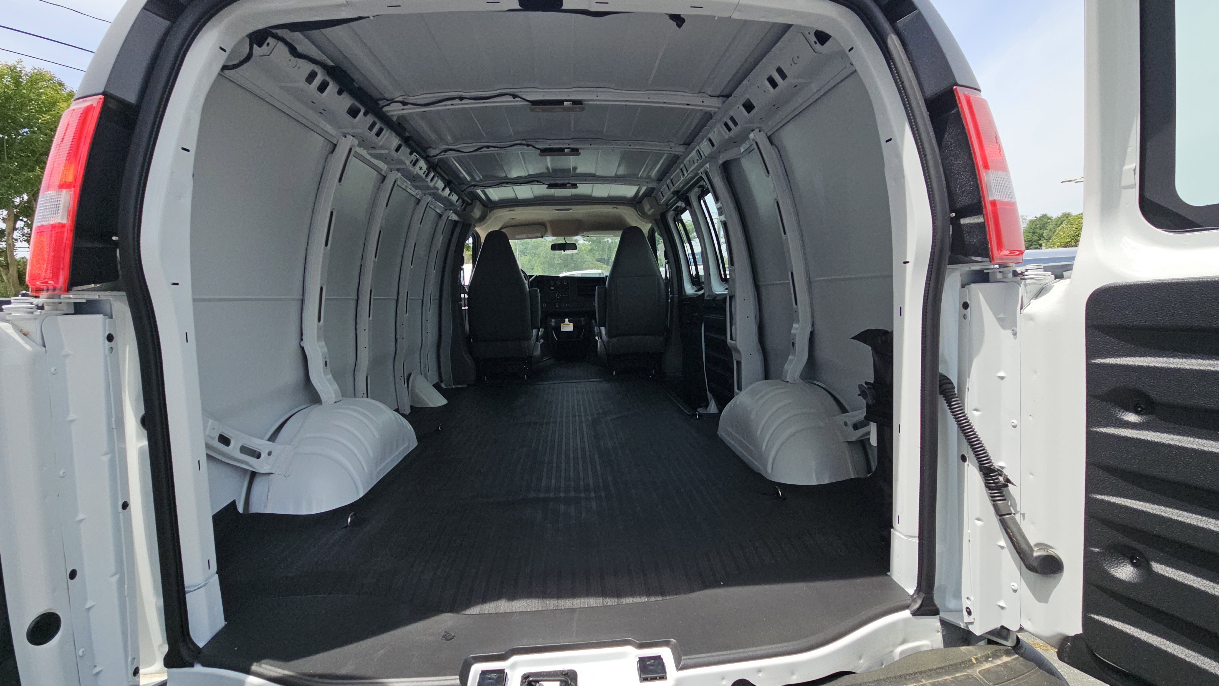 2025 Chevrolet Express Cargo Work Van - Photo 19