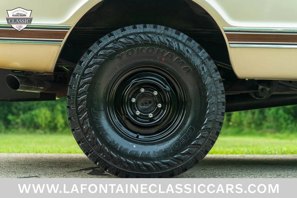 Used 1972 Gold Chevrolet Cheyenne image 27