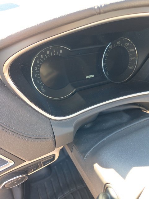 Used 2017 Red Lincoln Reserve image 9