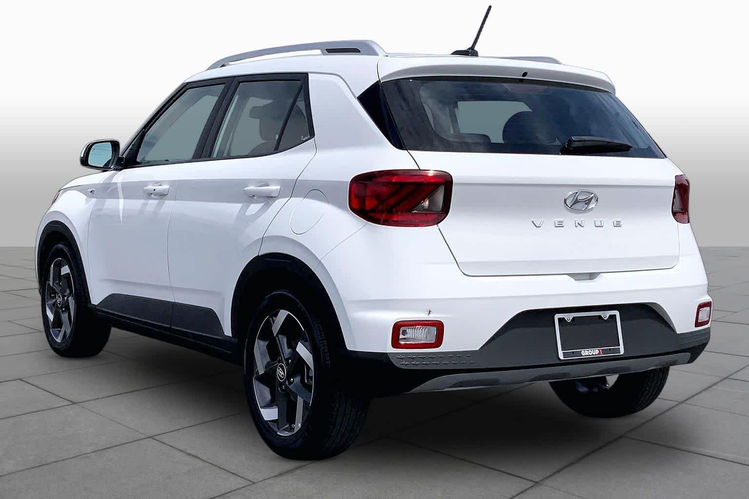 Used 2025 Lunar White Hyundai SEL image 12