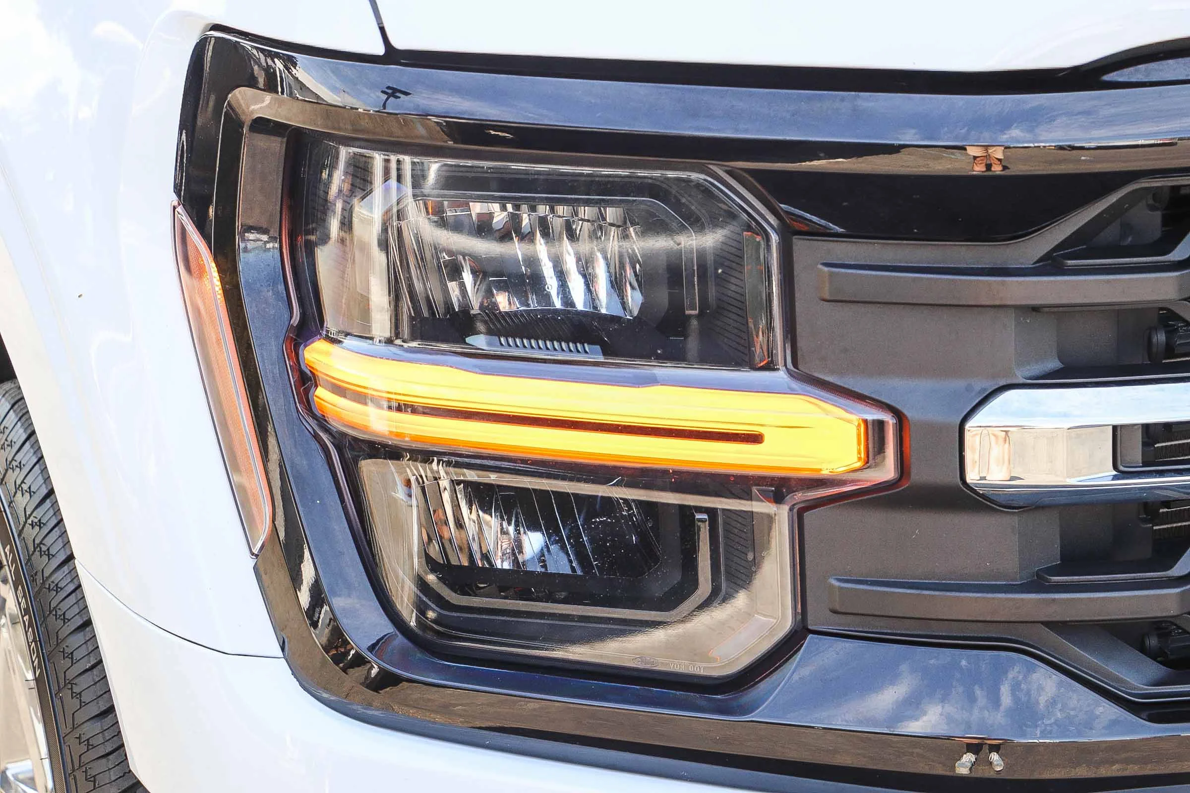 Certified Used 2025 Oxford White Ford XLT image 4