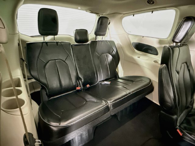 Used 2020 Gray Chrysler Limited image 27