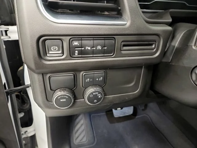Used 2023 SUMMIT WHITE Chevrolet Premier image 31