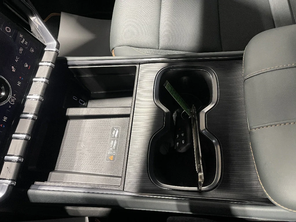 2025 GMC Acadia AT4 - Photo 30