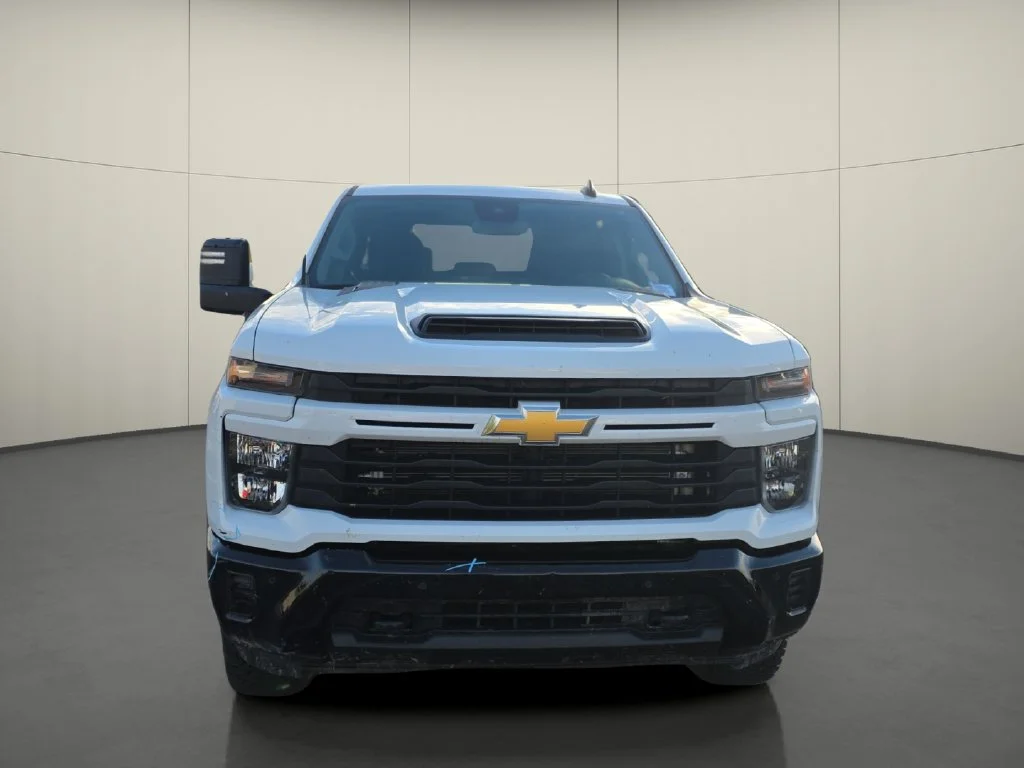 Used 2025 White Chevrolet Custom image 2