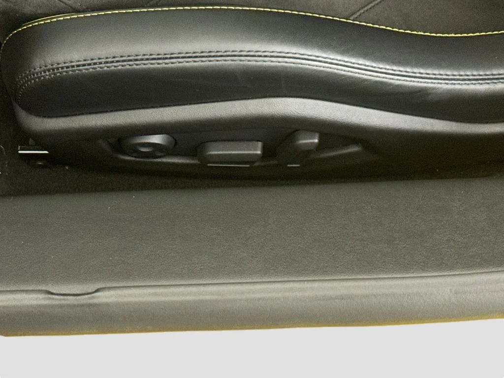 Used 2020 Yellow Lamborghini  image 21