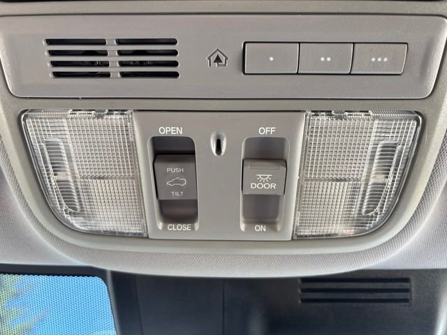 Used 2018 Silver Honda EX-L image 30