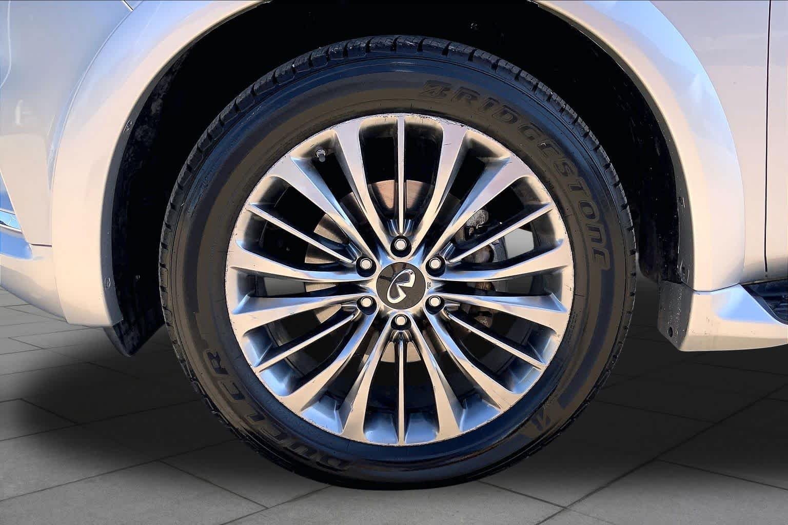 Used 2019 Liquid Platinum INFINITI LUXE image 11