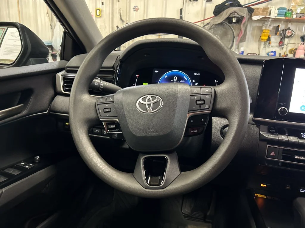 Used 2025  Toyota LE image 19