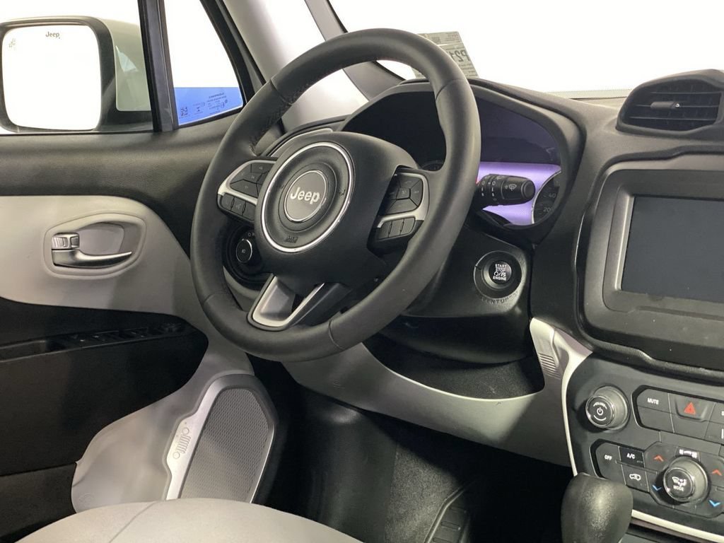 Used 2021 White Jeep Latitude 4x4 image 10