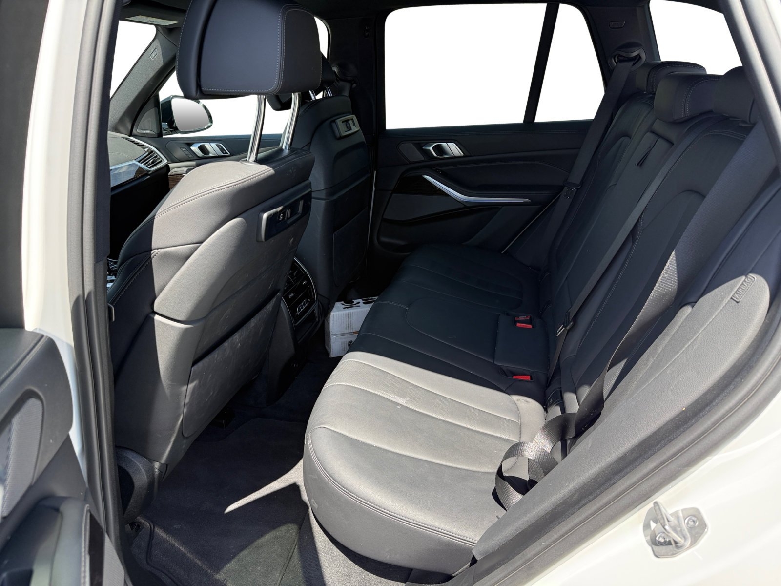 Used 2021 Alpine White BMW xDrive40i image 16