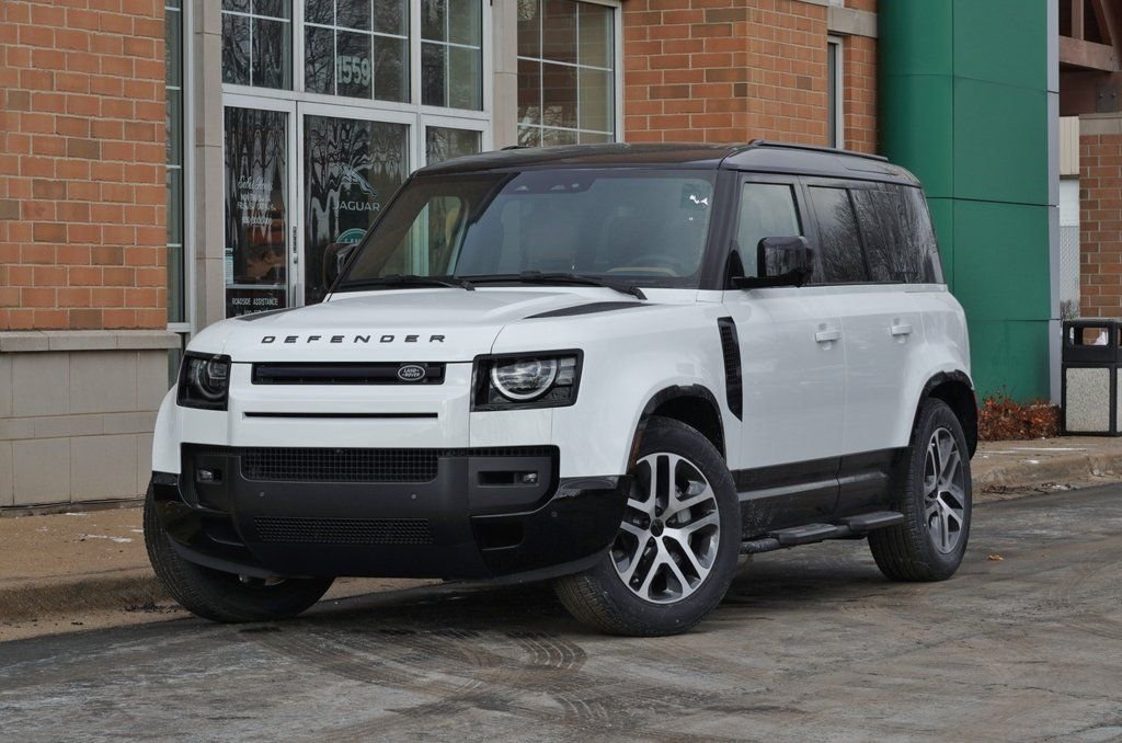 Used 2026 White Land Rover X-Dynamic SE image 1
