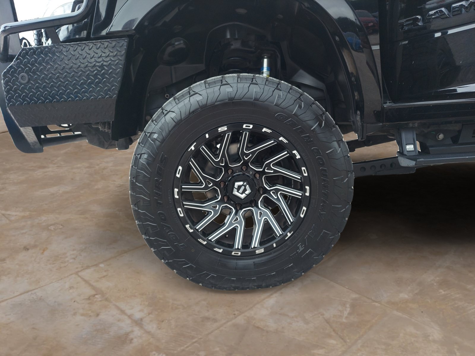 Used 2021 Diamond Black Crystal Pearlcoat Ram Laramie image 31