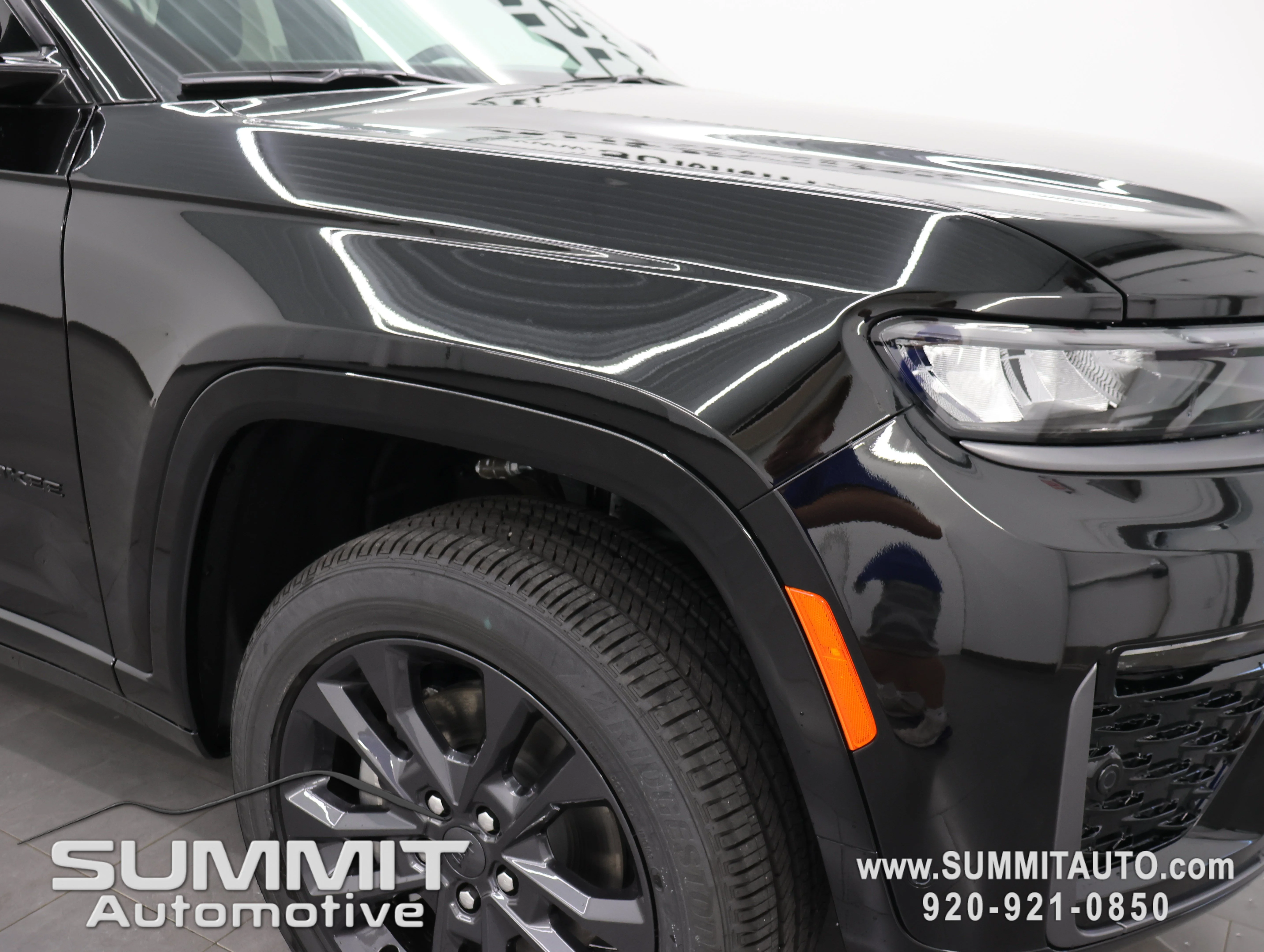 New 2026 Diamond Black Crystal Pearl-Coat Exterior Paint Jeep Limited Reserve image 29