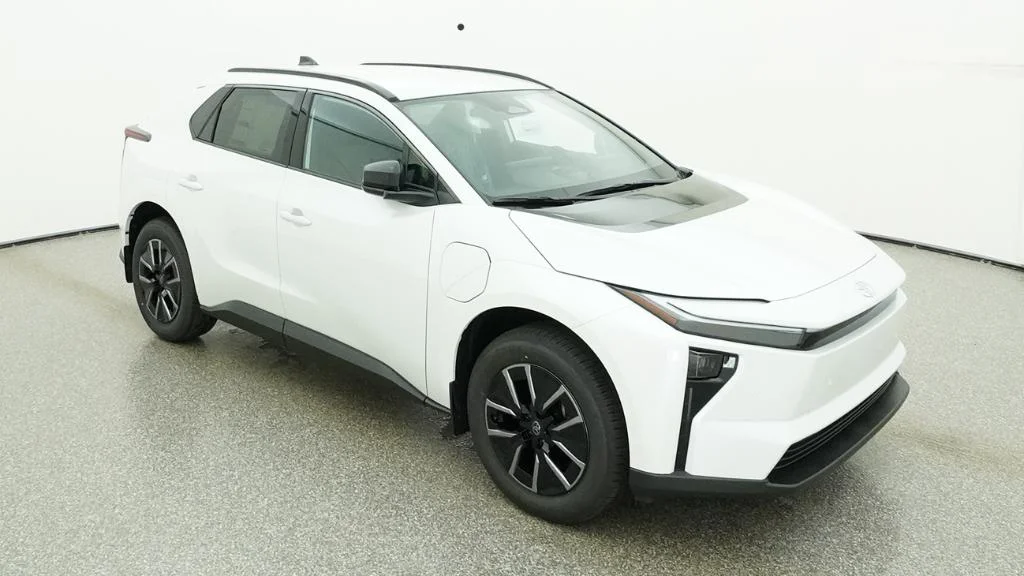 New 2026 Wind Chill Pearl Toyota XLE image 3
