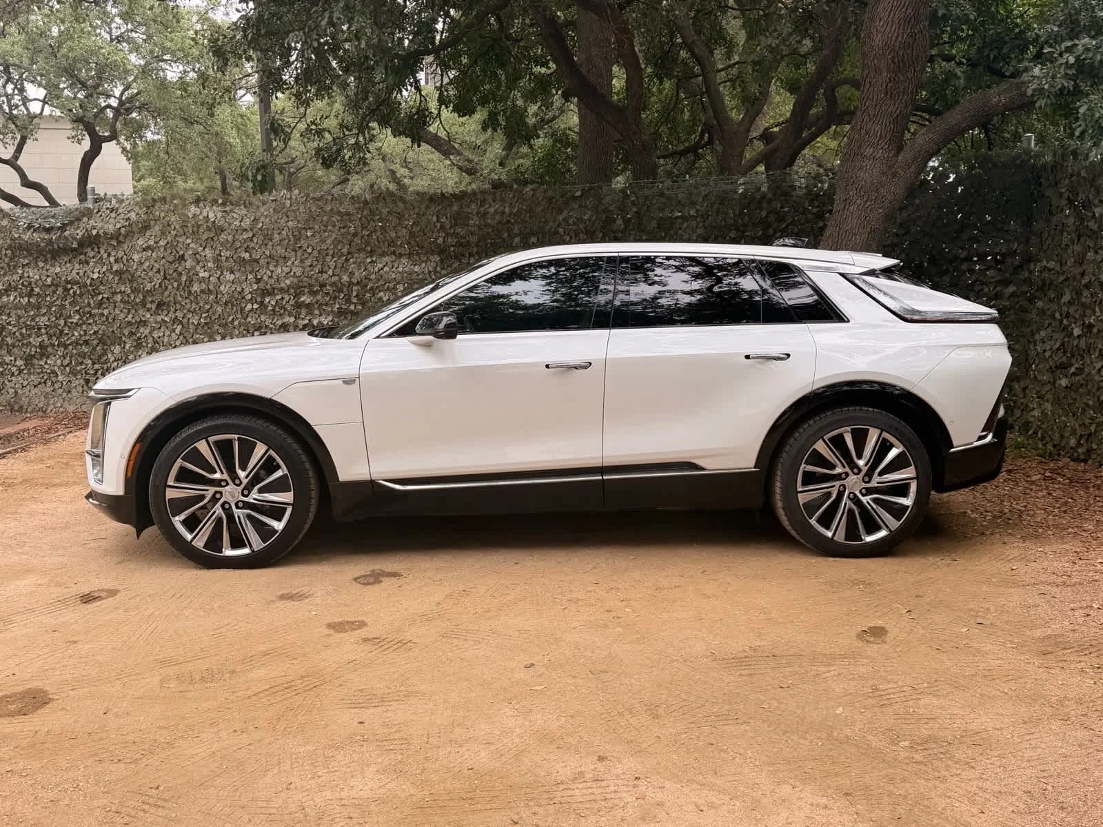 Certified 2024 Cadillac LYRIQ Luxury 3 with VIN 1GYKPSRL8RZ117681 for sale in San Antonio, TX