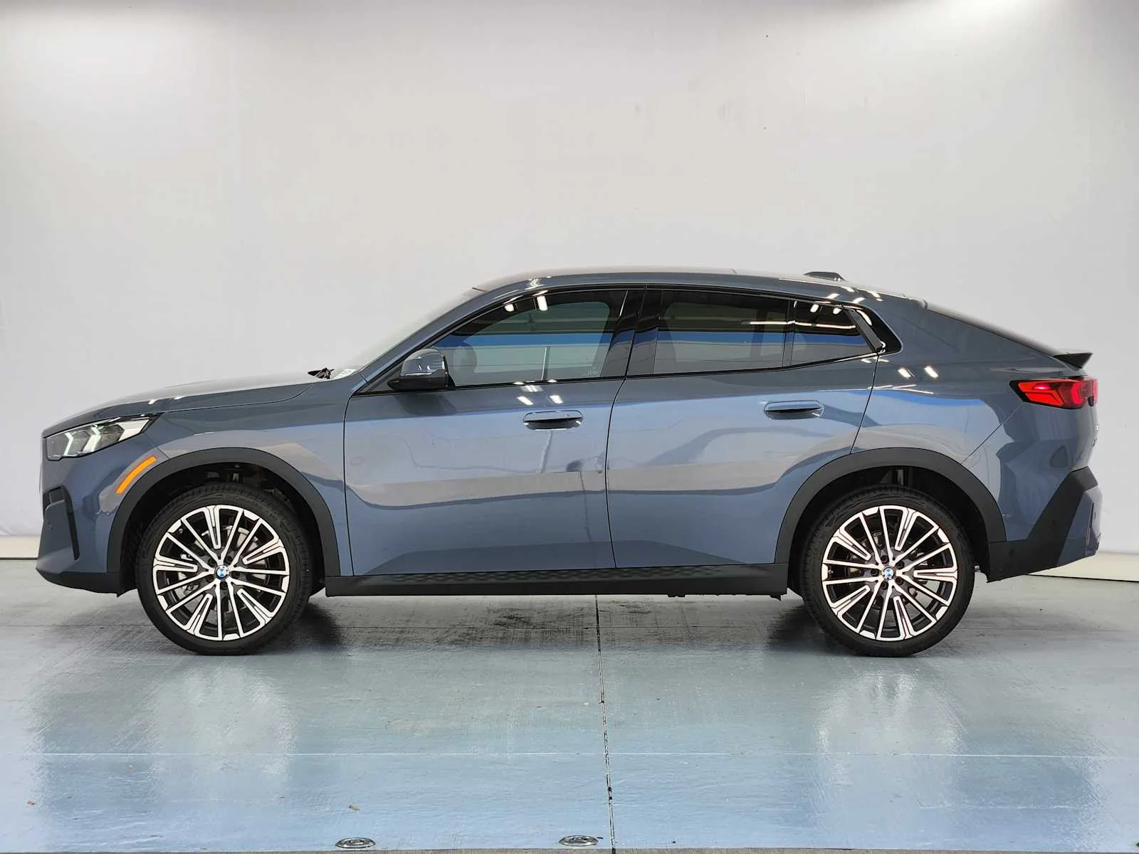 New 2026 Storm Bay Metallic BMW xDrive28i image 2