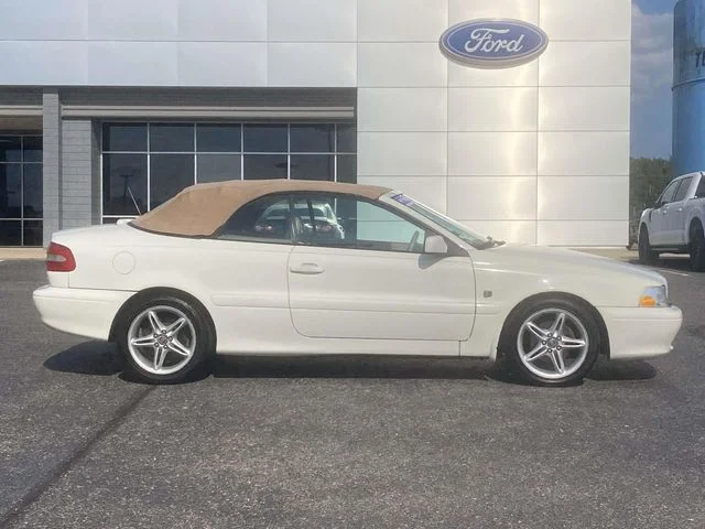 Used 1999 White Volvo Base image 2