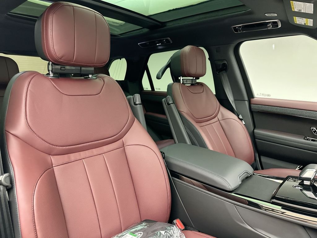 New 2026 Fuji White Land Rover Dynamic SE image 6