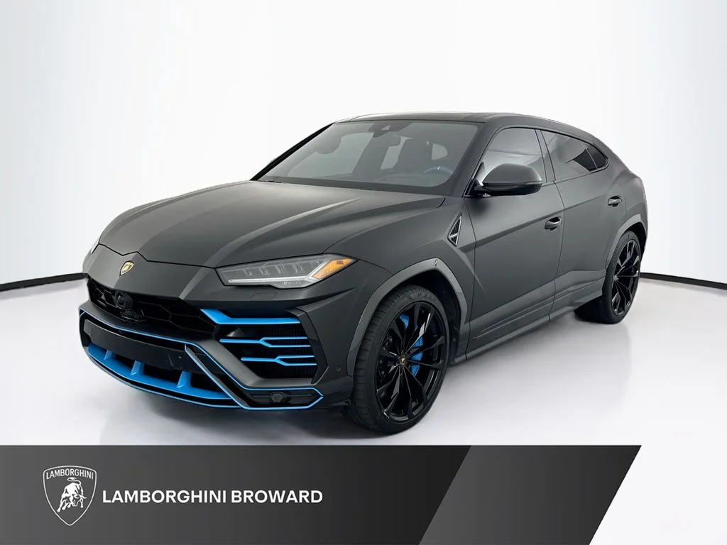 Used 2022 Black Lamborghini  image 1